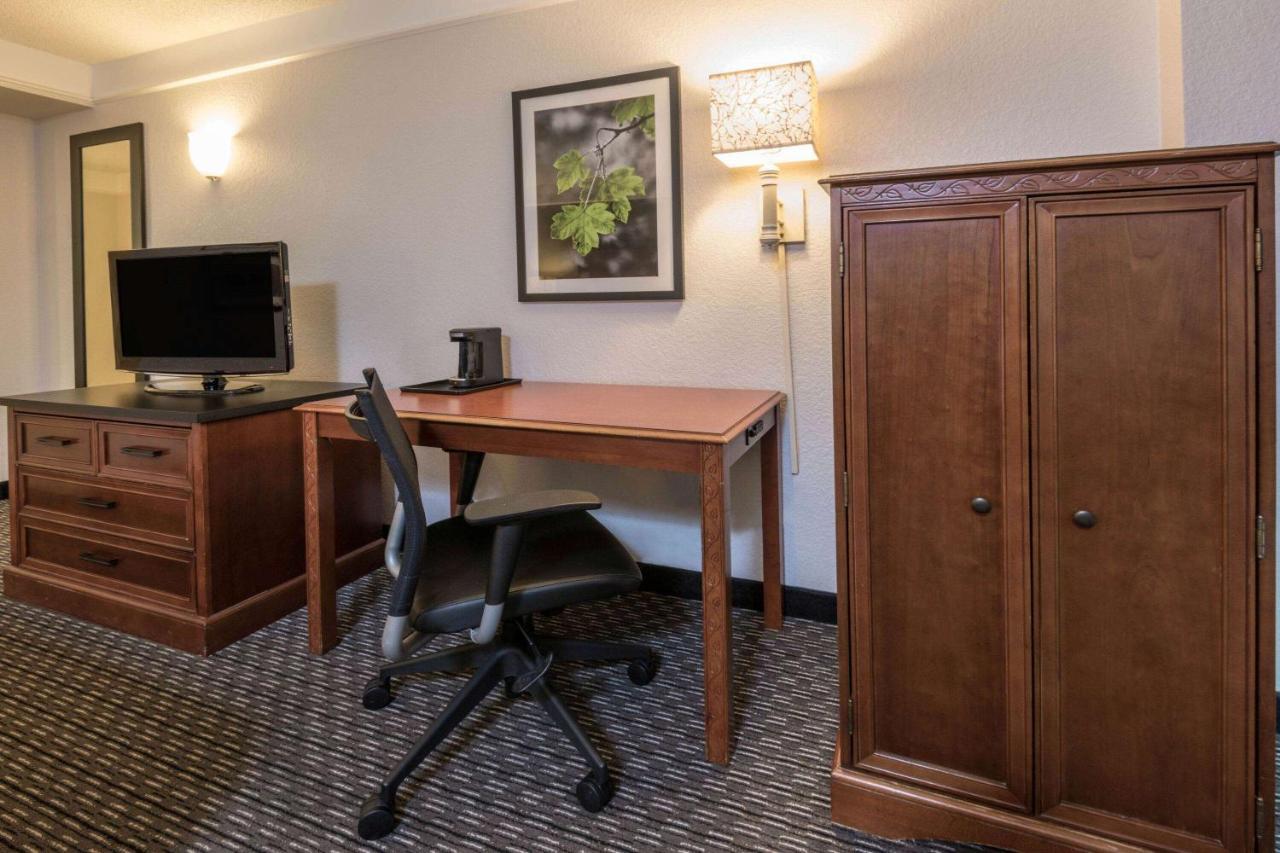 La Quinta Inn & Suites By Wyndham San Antonio Riverwalk Bagian luar foto