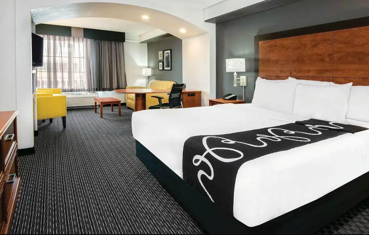 La Quinta Inn & Suites By Wyndham San Antonio Riverwalk Bagian luar foto
