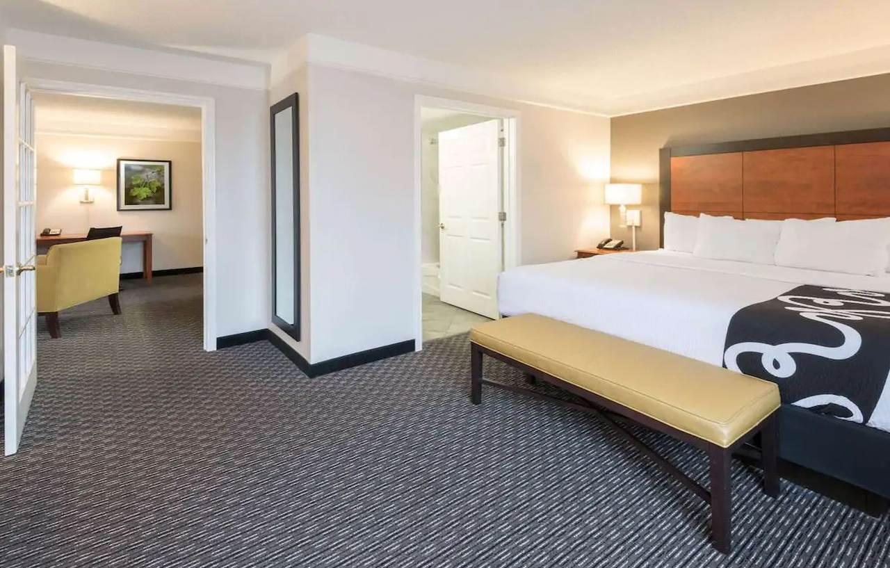 La Quinta Inn & Suites By Wyndham San Antonio Riverwalk Bagian luar foto