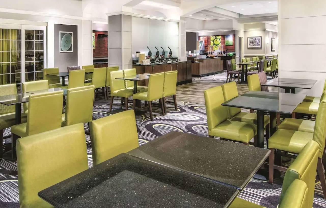 La Quinta Inn & Suites By Wyndham San Antonio Riverwalk Bagian luar foto