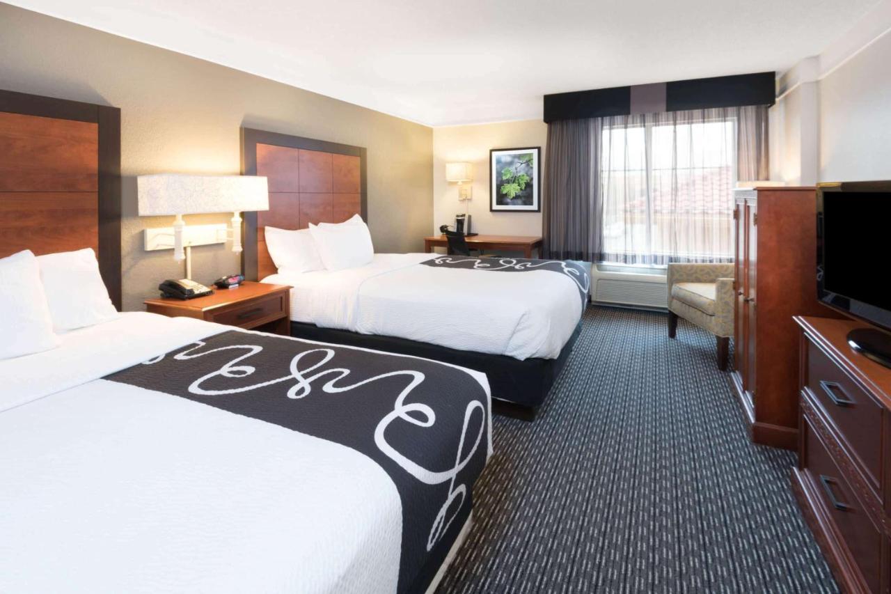 La Quinta Inn & Suites By Wyndham San Antonio Riverwalk Bagian luar foto