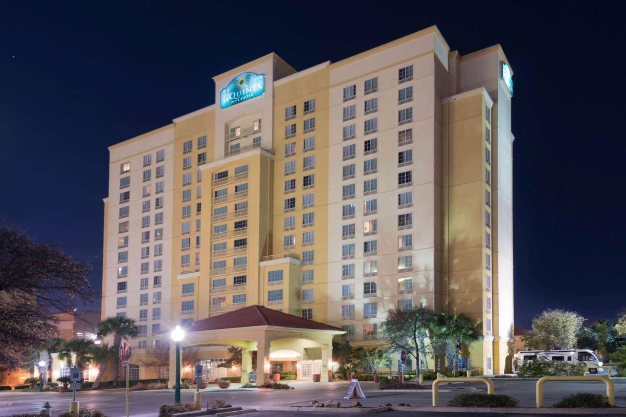 La Quinta Inn & Suites By Wyndham San Antonio Riverwalk Bagian luar foto