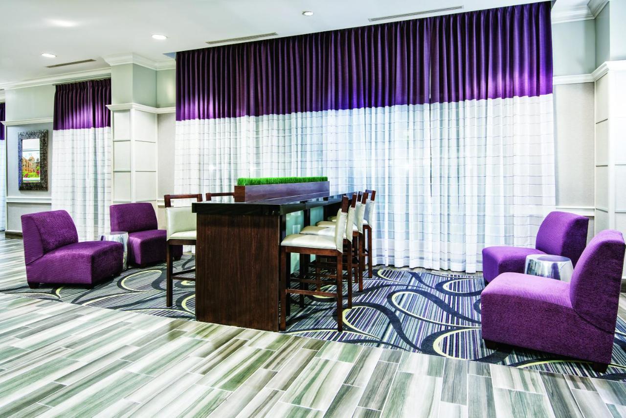 La Quinta Inn & Suites By Wyndham San Antonio Riverwalk Bagian luar foto