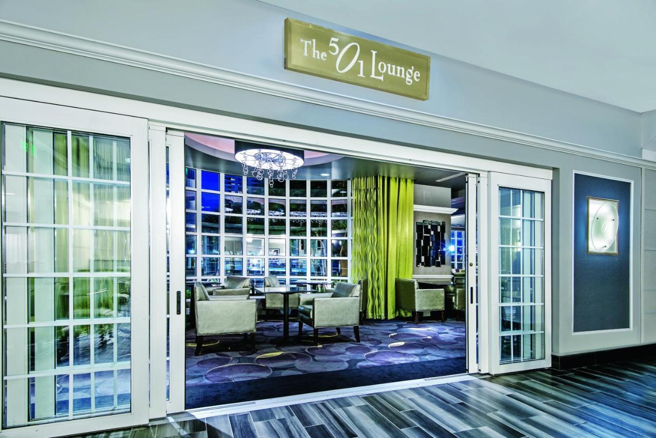 La Quinta Inn & Suites By Wyndham San Antonio Riverwalk Bagian luar foto