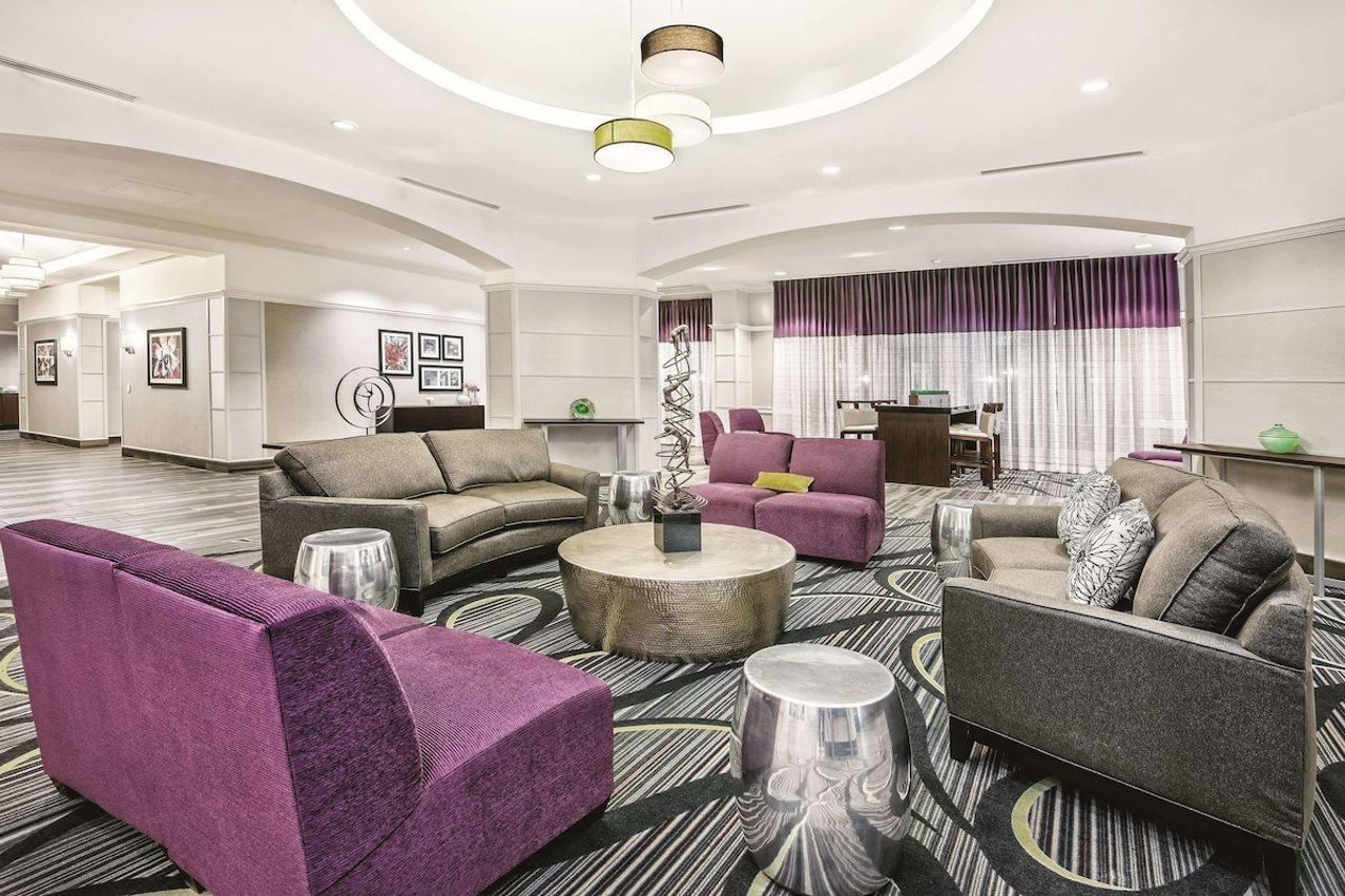 La Quinta Inn & Suites By Wyndham San Antonio Riverwalk Bagian luar foto