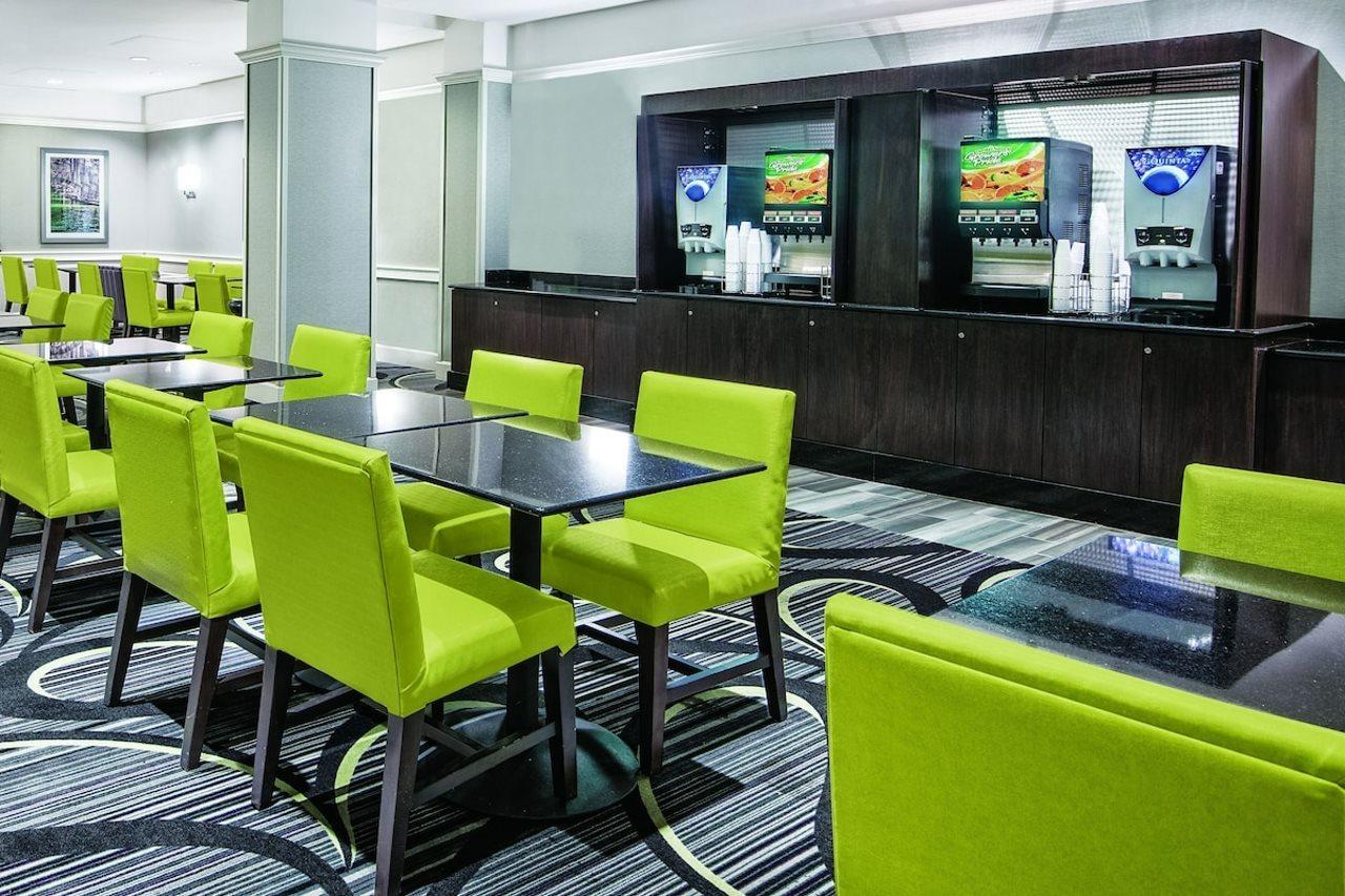 La Quinta Inn & Suites By Wyndham San Antonio Riverwalk Bagian luar foto