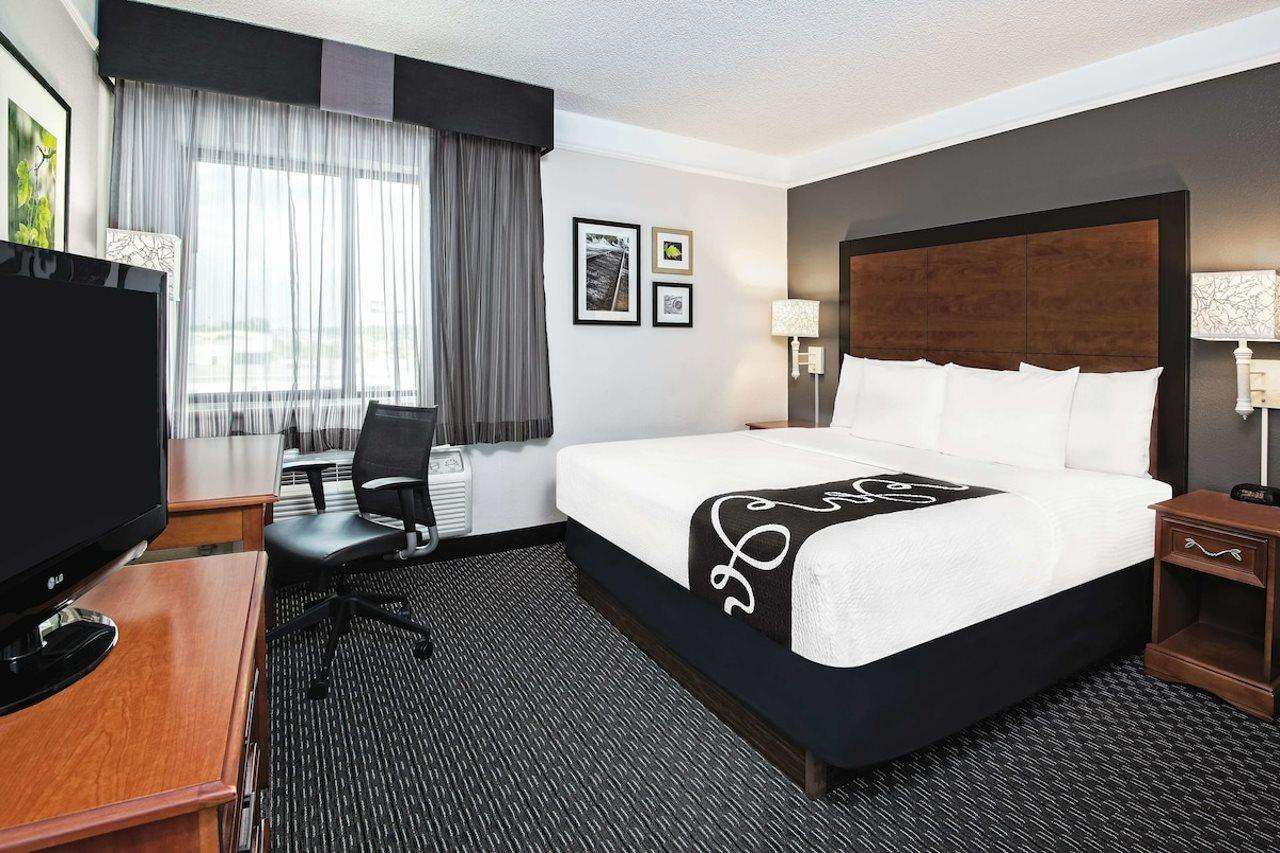 La Quinta Inn & Suites By Wyndham San Antonio Riverwalk Bagian luar foto