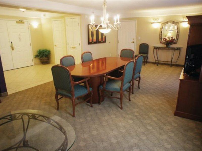 La Quinta Inn & Suites By Wyndham San Antonio Riverwalk Bagian luar foto
