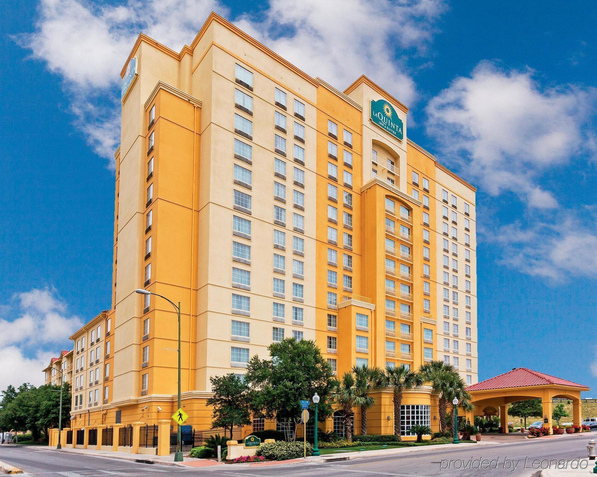 La Quinta Inn & Suites By Wyndham San Antonio Riverwalk Bagian luar foto
