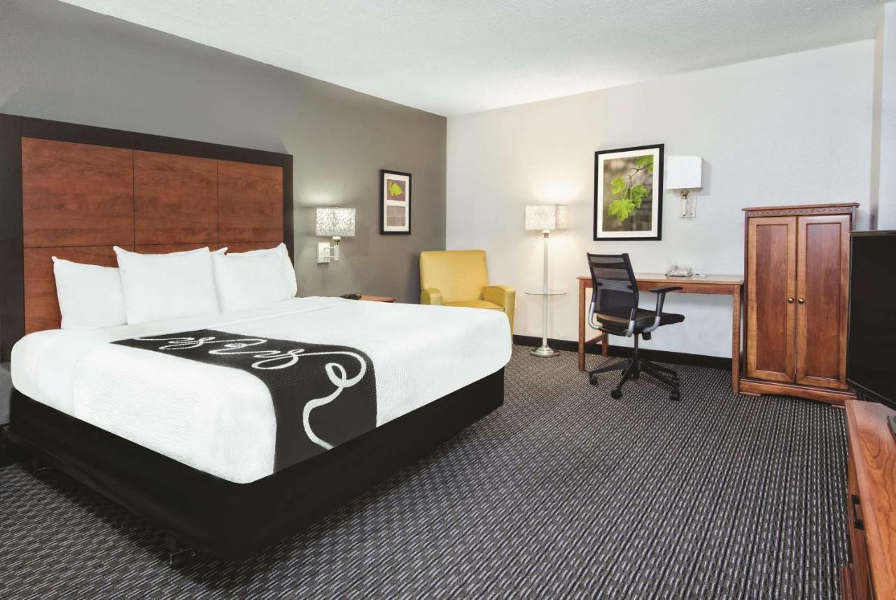 La Quinta Inn & Suites By Wyndham San Antonio Riverwalk Bagian luar foto