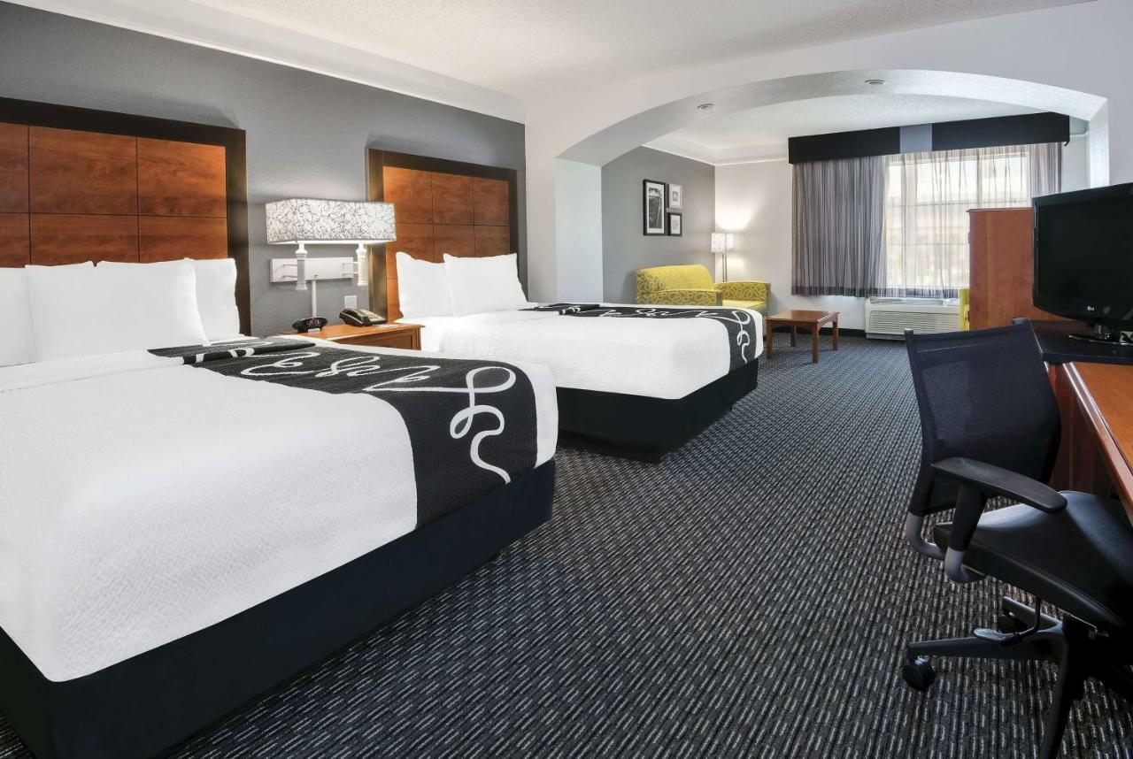 La Quinta Inn & Suites By Wyndham San Antonio Riverwalk Bagian luar foto
