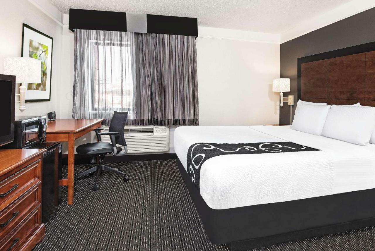 La Quinta Inn & Suites By Wyndham San Antonio Riverwalk Bagian luar foto