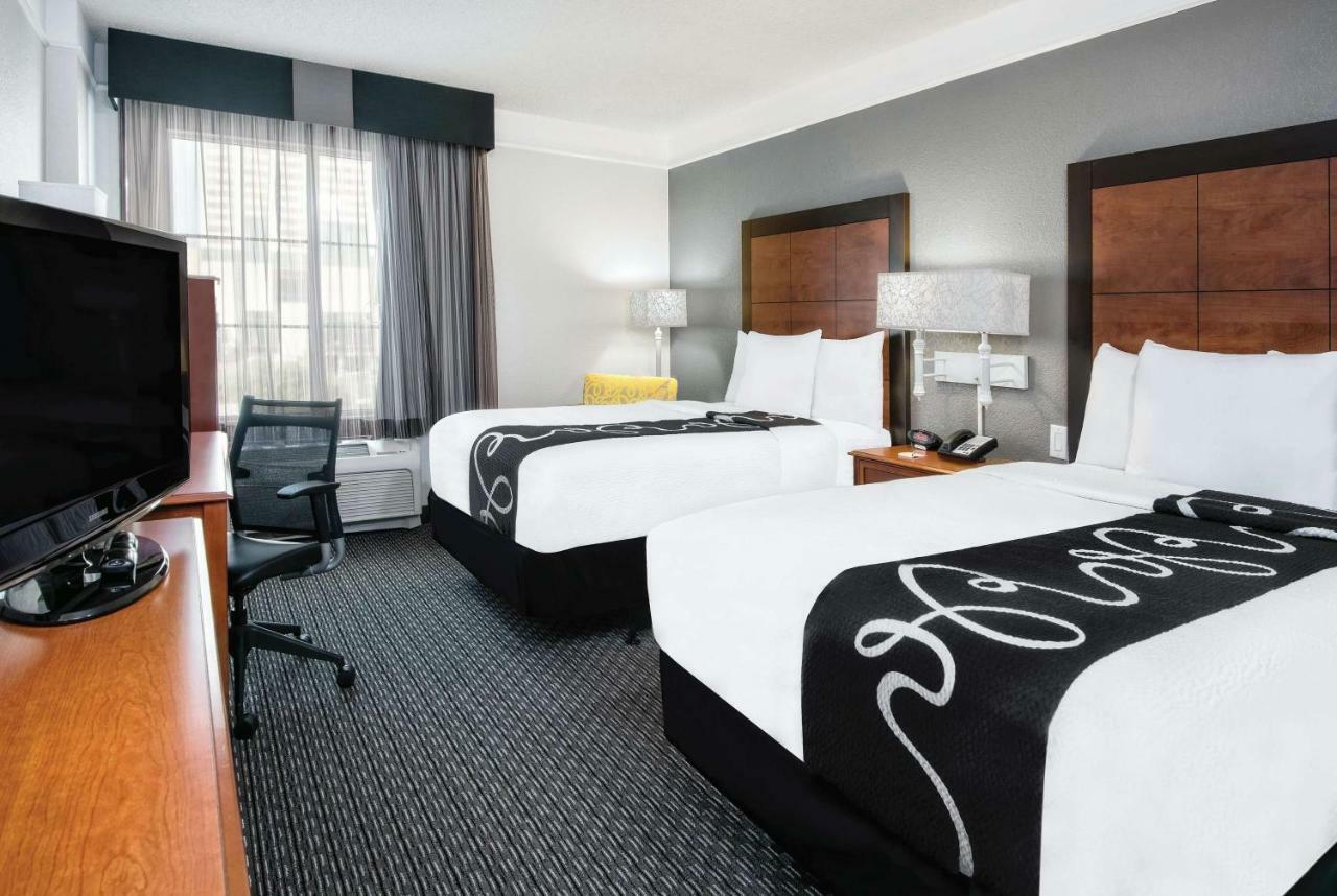 La Quinta Inn & Suites By Wyndham San Antonio Riverwalk Bagian luar foto