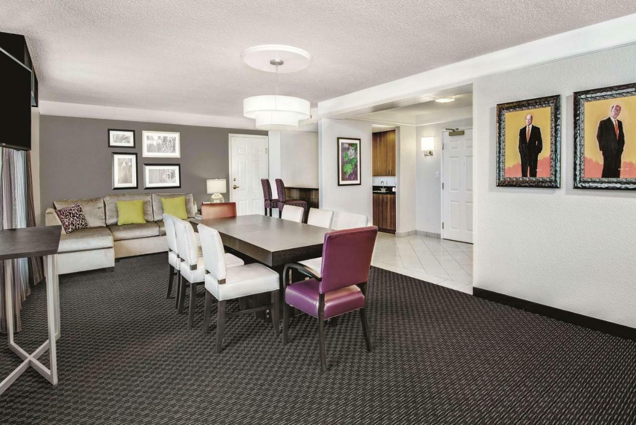 La Quinta Inn & Suites By Wyndham San Antonio Riverwalk Bagian luar foto