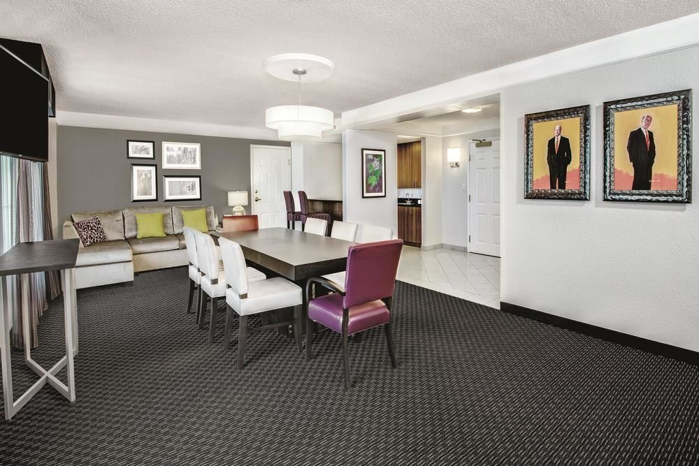 La Quinta Inn & Suites By Wyndham San Antonio Riverwalk Bagian luar foto