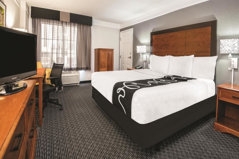 La Quinta Inn & Suites By Wyndham San Antonio Riverwalk Bagian luar foto