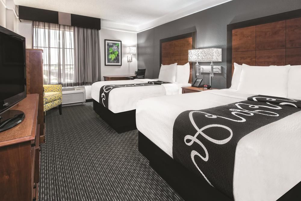La Quinta Inn & Suites By Wyndham San Antonio Riverwalk Bagian luar foto